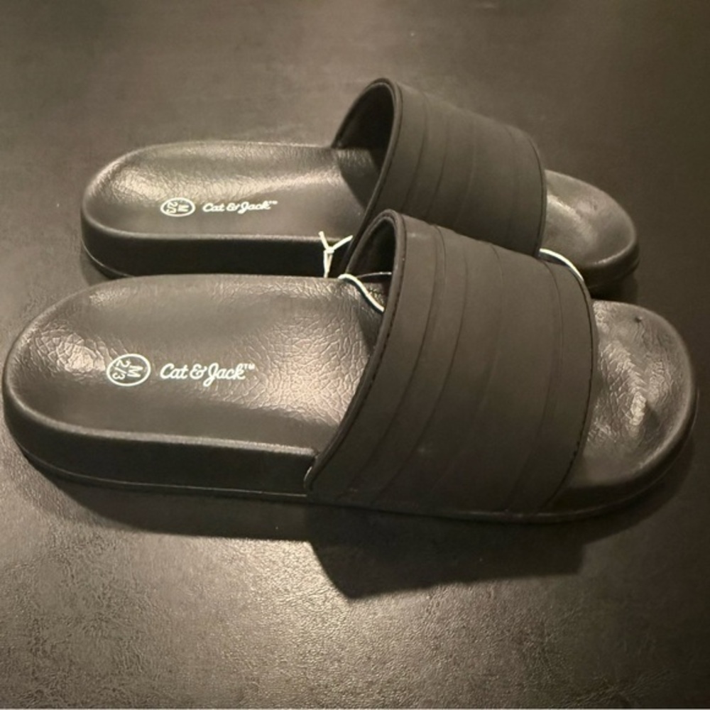 NWT Cat & Jack youth size 2/3 black slide sandals